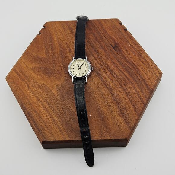 Vintage Lorus Women's Silver Tone Watch Leather Band Basic Everyday Casual V-501 - Picture 4 of 7